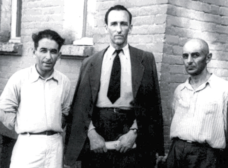 Писатели Ахмед Ведзижев, Идрис Базоркин и Джамалдин Яндиев. 1958 г.